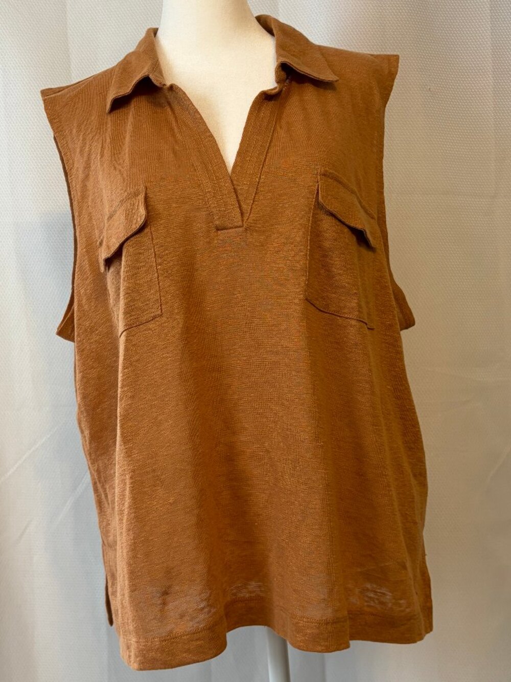 Nicole Miller 100% Linen Sleeveless V-Neck Collared Top